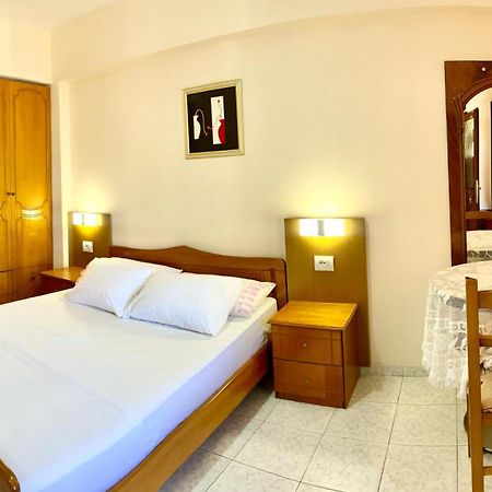 Vila Yasmin 38 Sarandë Exteriör bild