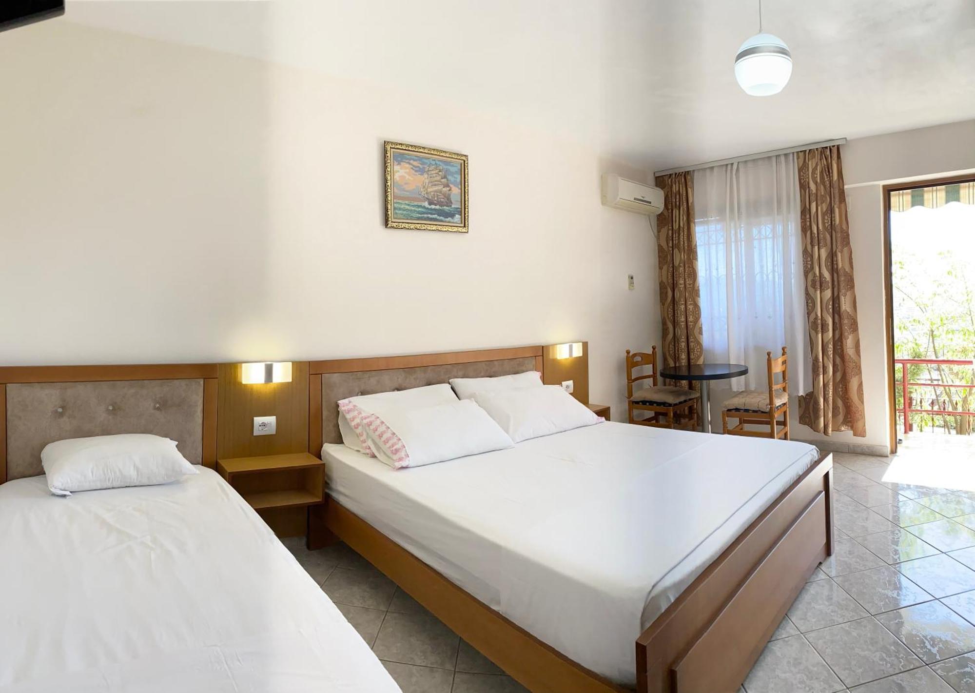 Vila Yasmin 38 Sarandë Exteriör bild